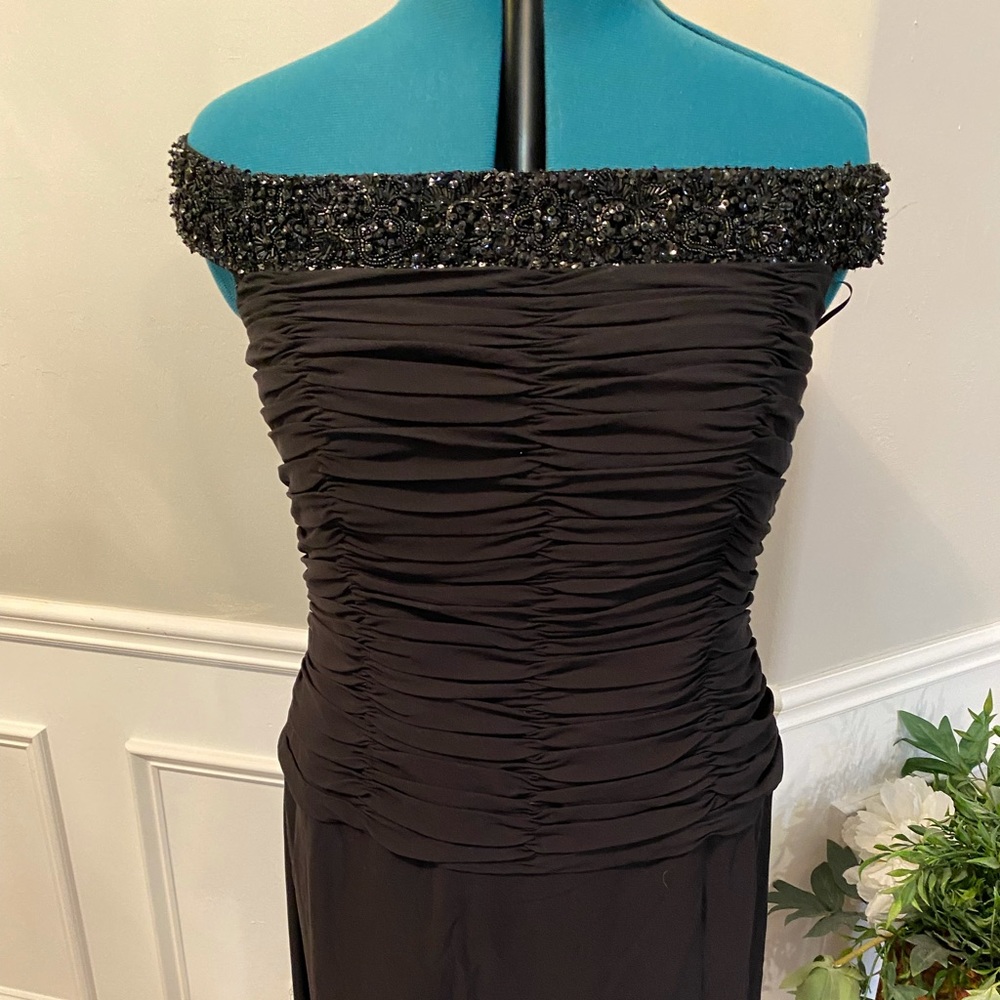 Escada Couture long silk/bead gown. - Picture 4 of 8